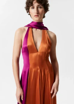 Satin-Maxikleid mit Schal