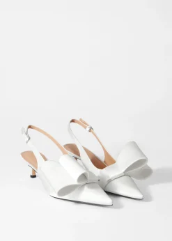Satin-Pumps mit Schleifenverzierung