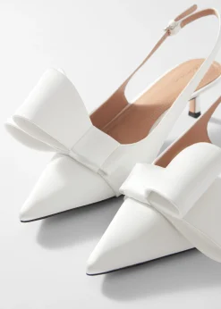 Satin-Pumps mit Schleifenverzierung