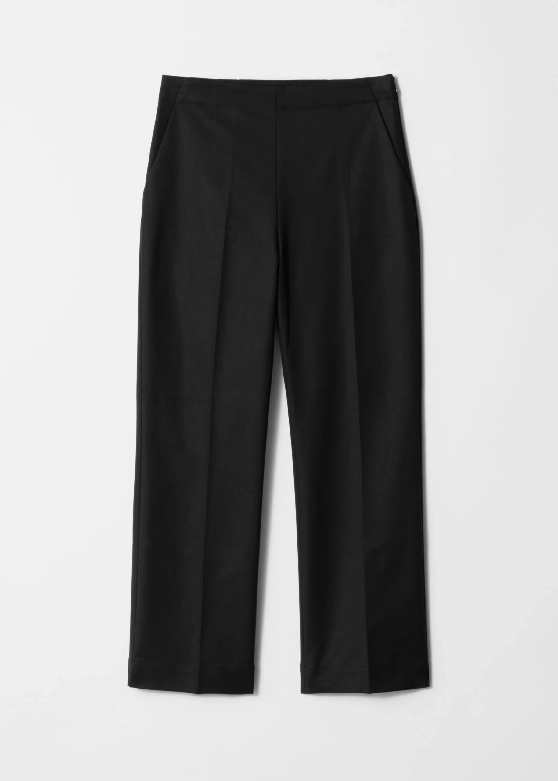Schmale Hose mit Bügelfalten