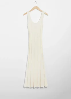 Schmales ärmelloses Midikleid
