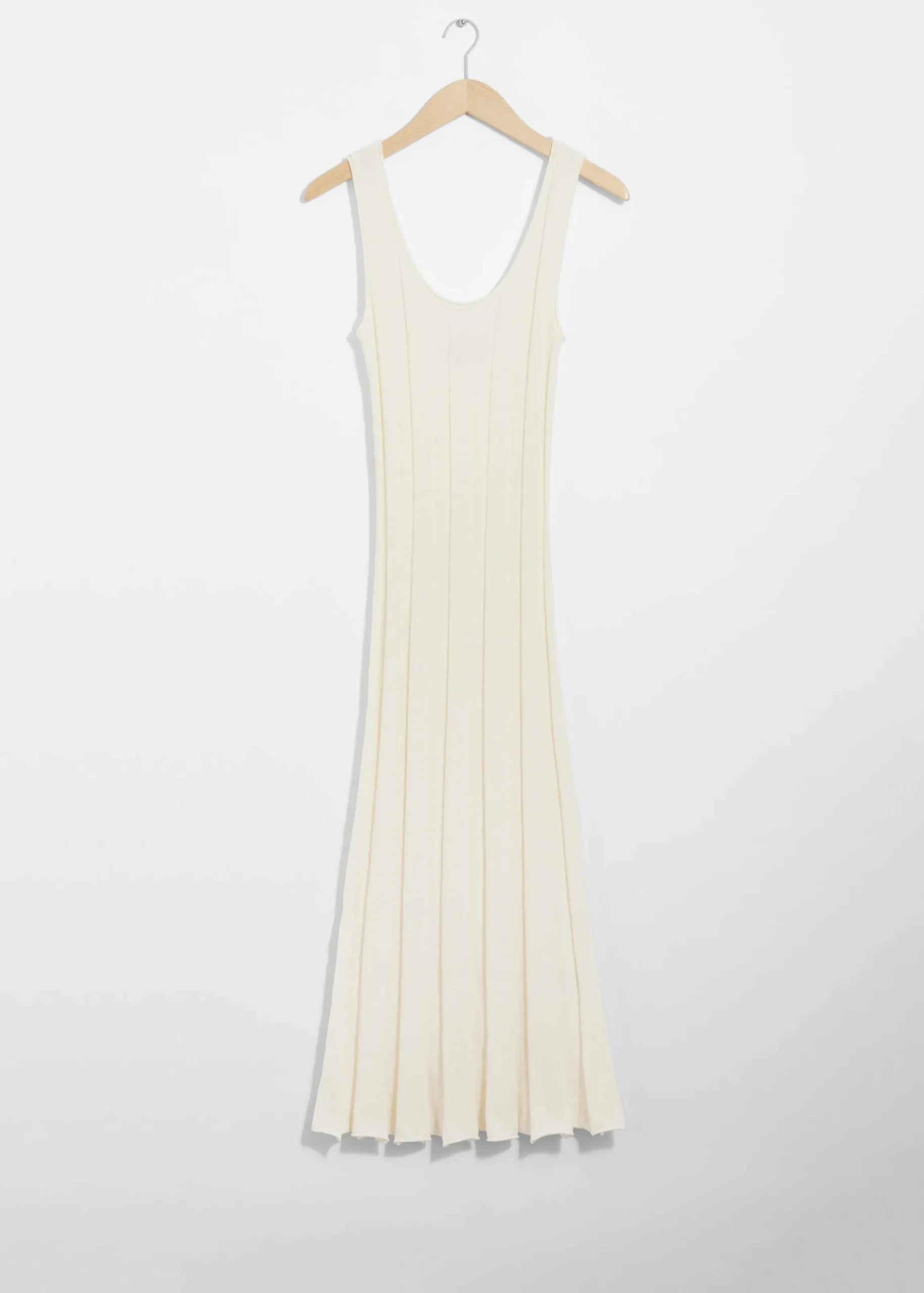 Schmales ärmelloses Midikleid