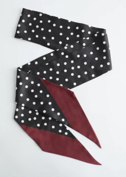 Schmales Tuch mit Polka-Dots