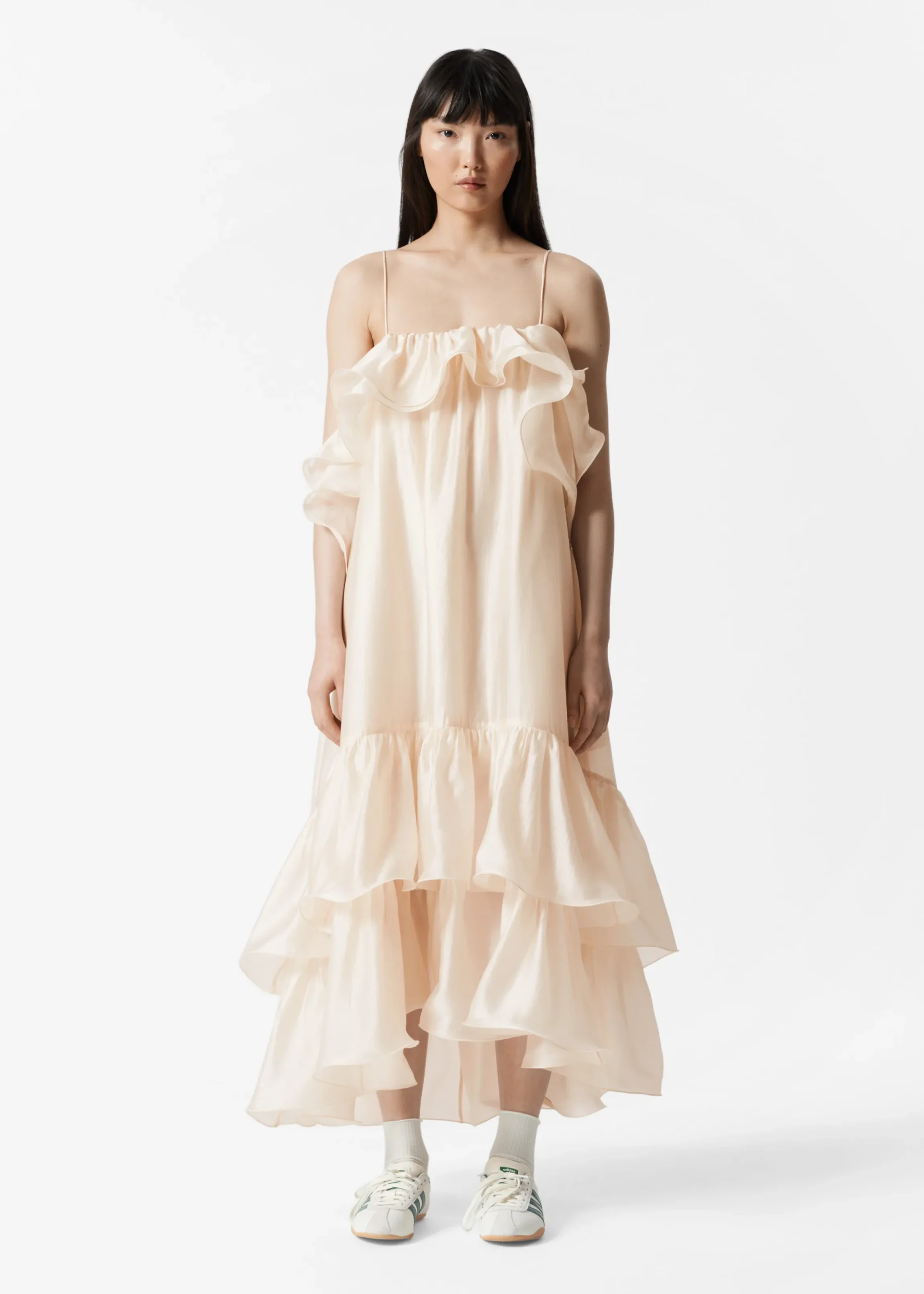 Schulterfreies Maxikleid mit Rüschen