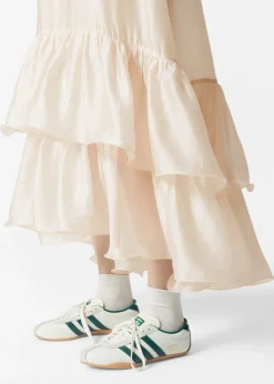 Schulterfreies Maxikleid mit Rüschen
