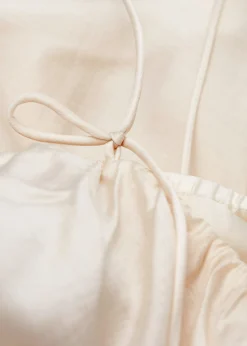 Schulterfreies Maxikleid mit Rüschen