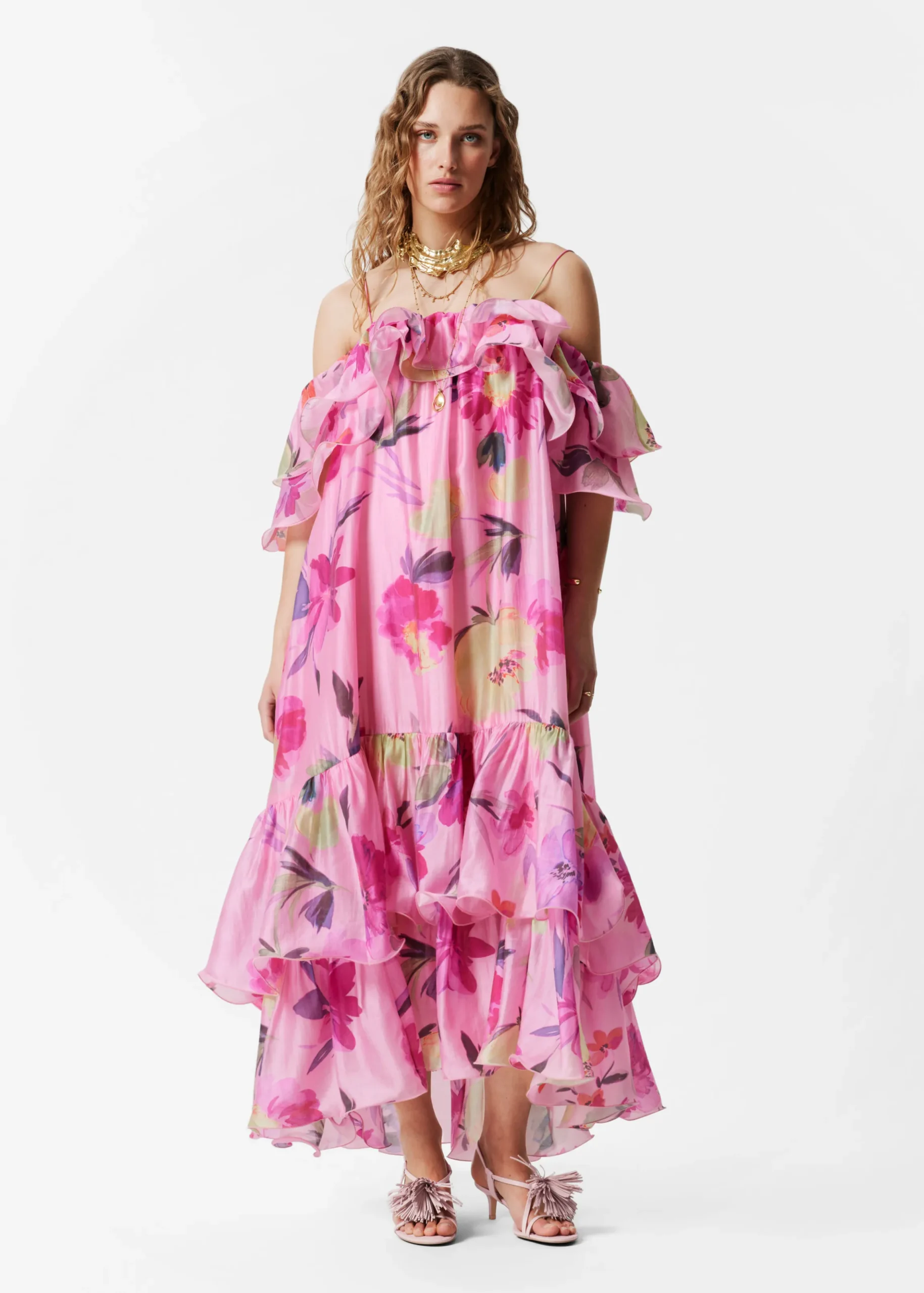 Schulterfreies Maxikleid mit Rüschen