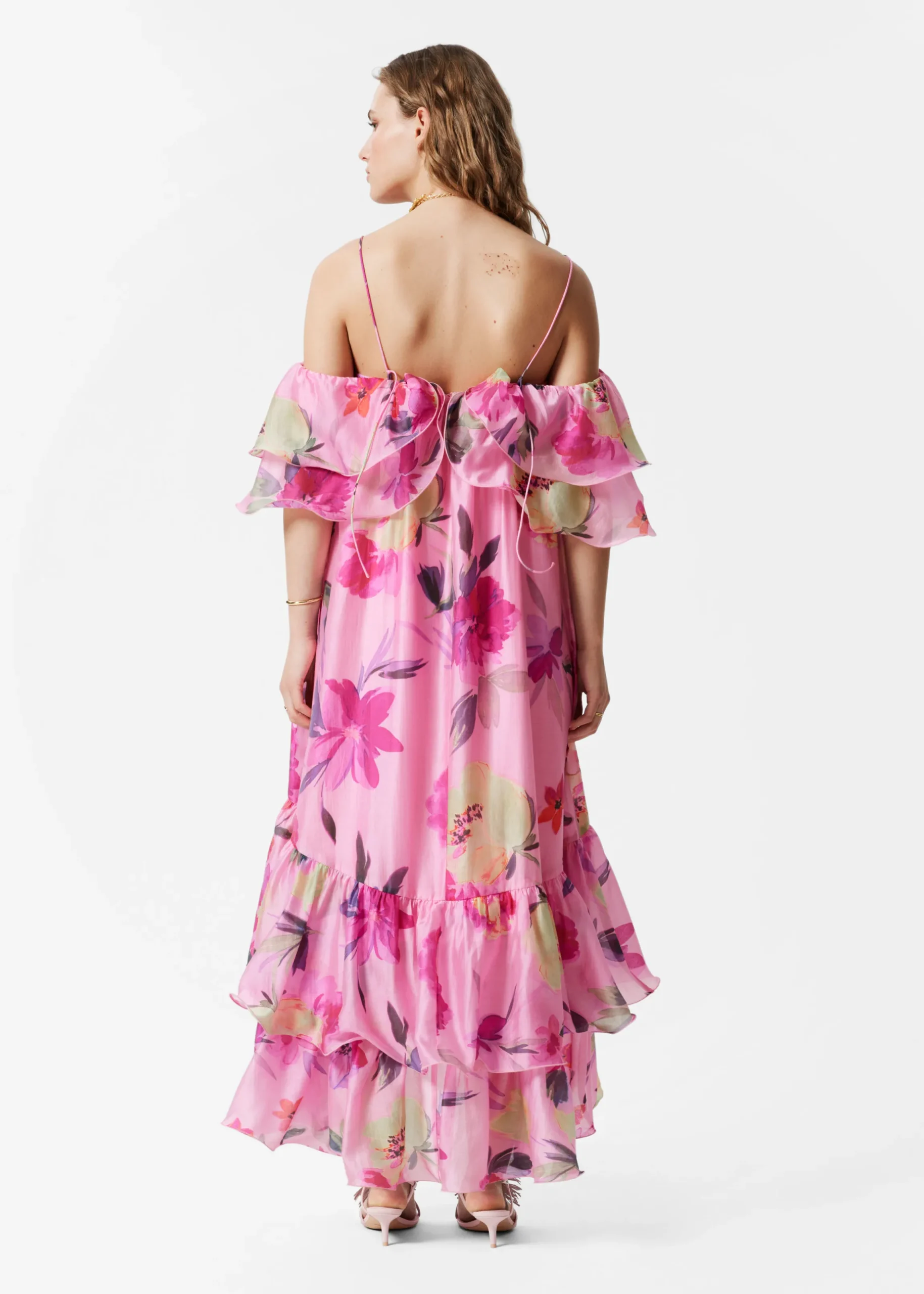 Schulterfreies Maxikleid mit Rüschen
