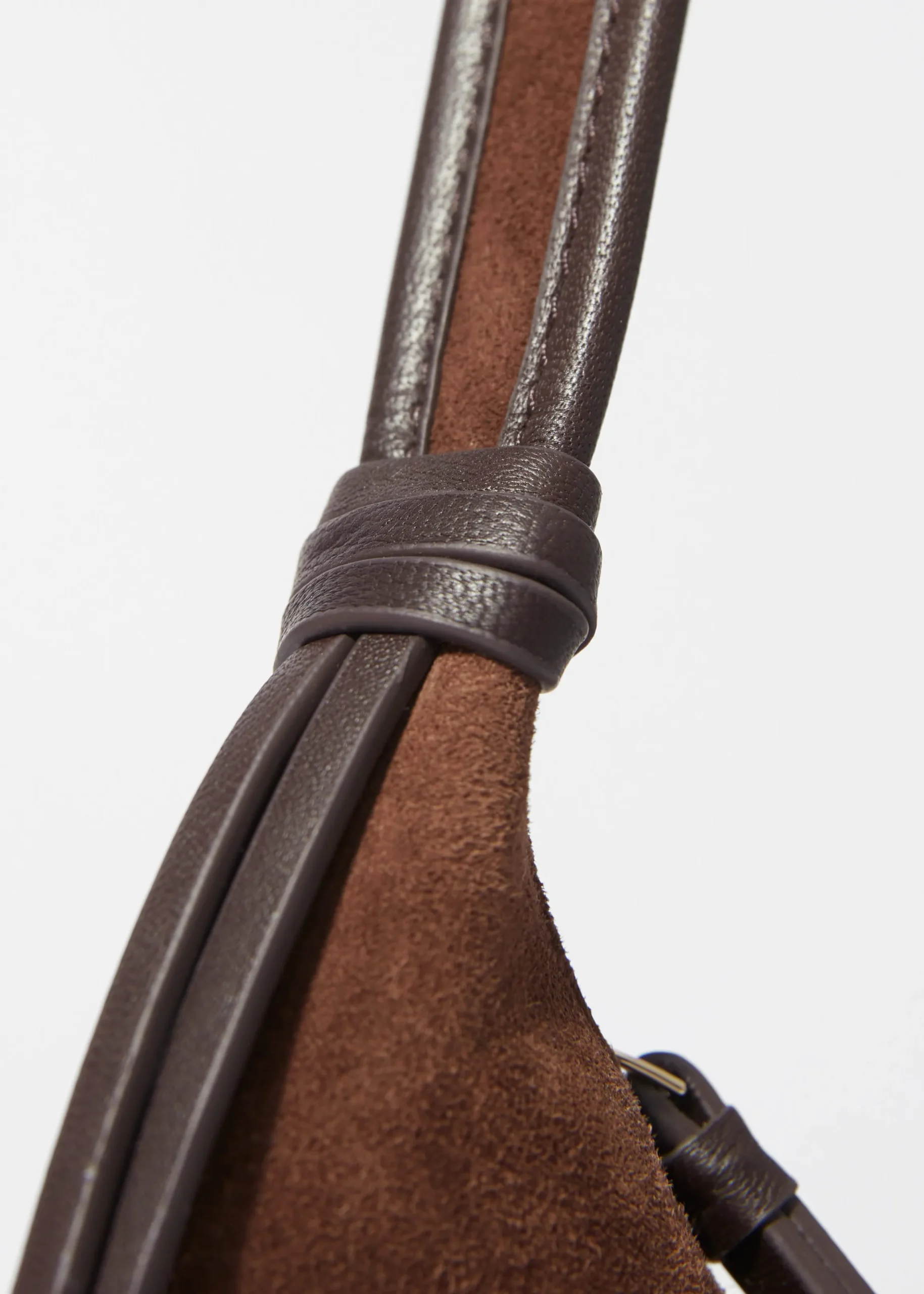 Schultertasche aus Veloursleder mit Fransen