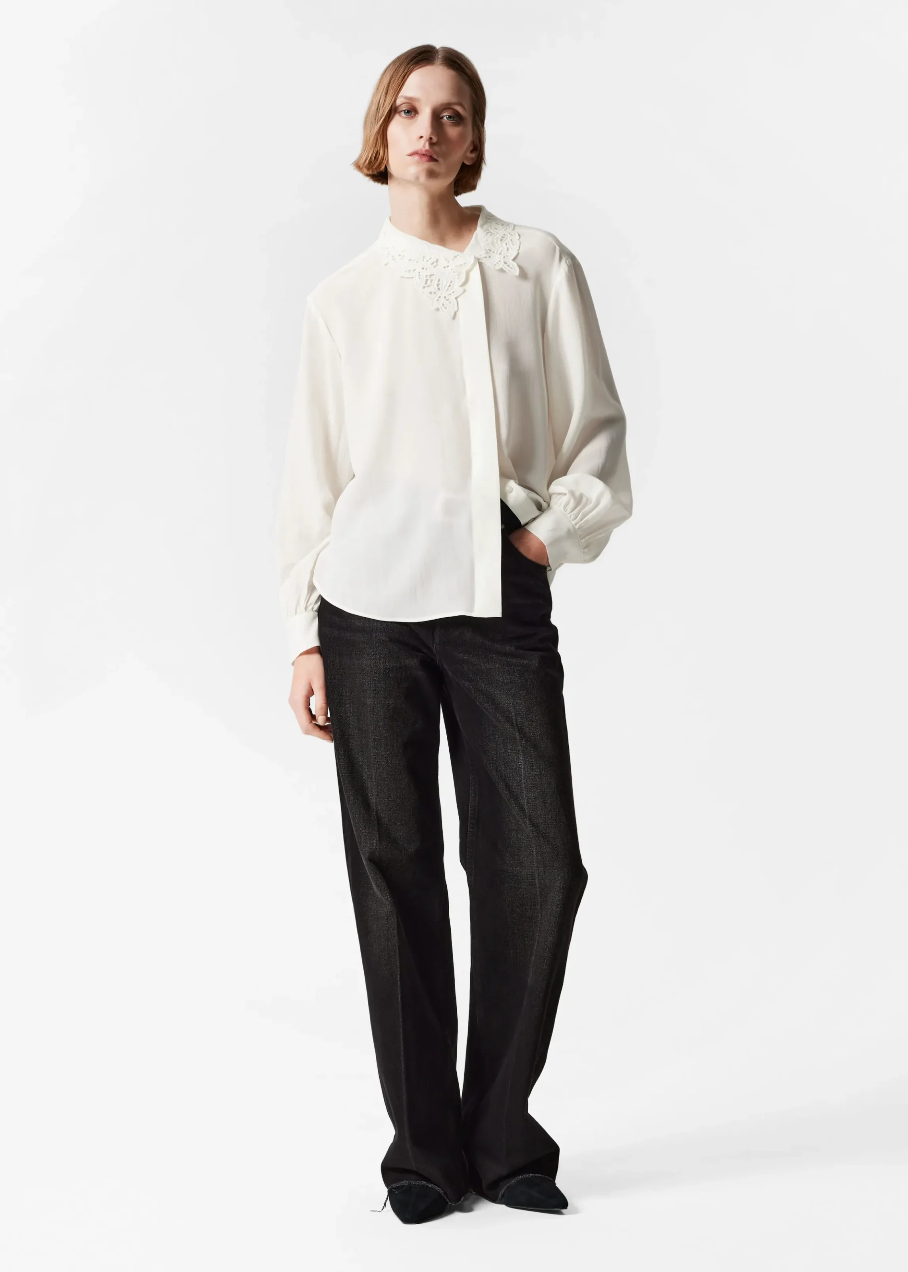 Seidenbluse mit asymmetrischem Kragen