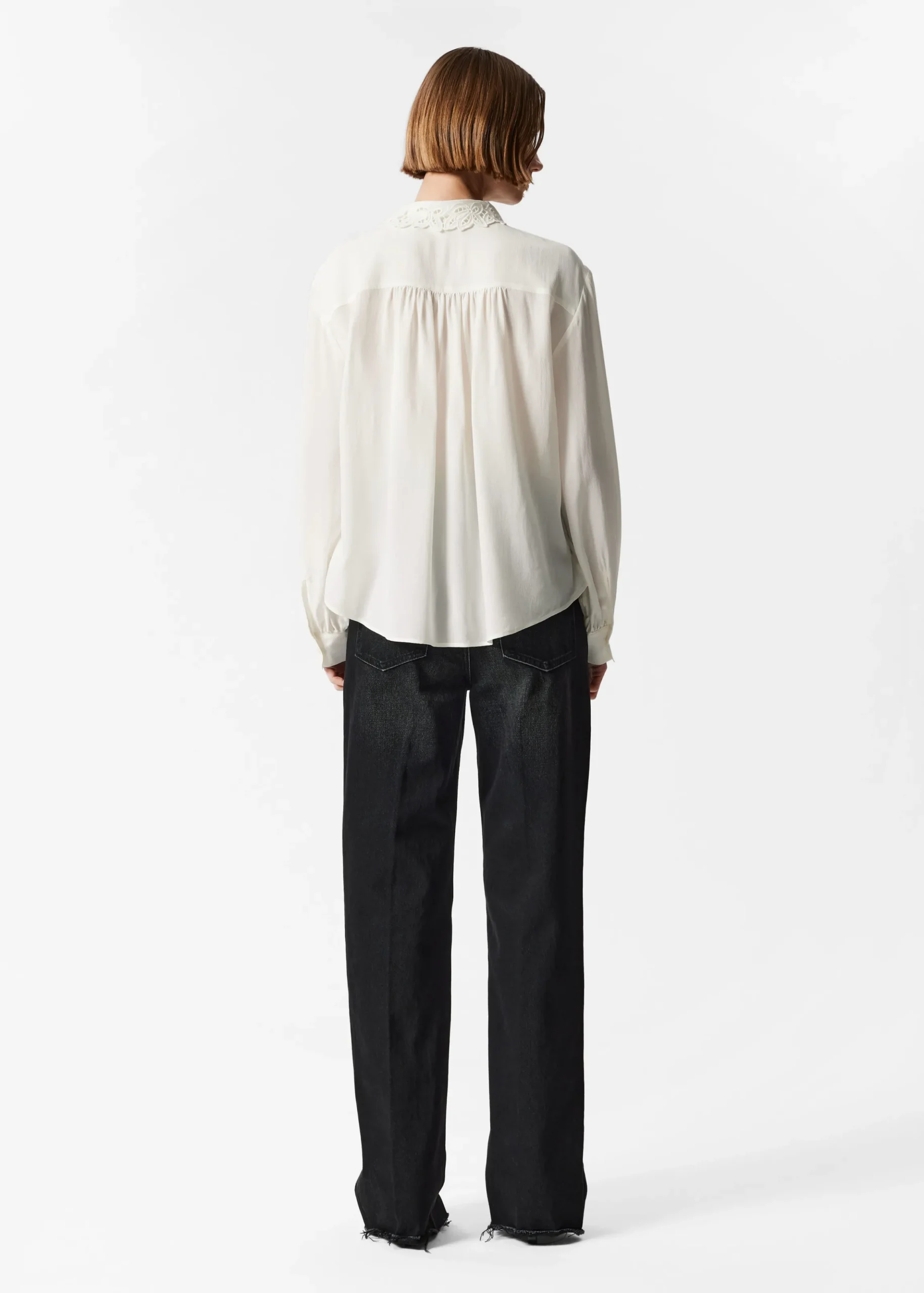 Seidenbluse mit asymmetrischem Kragen