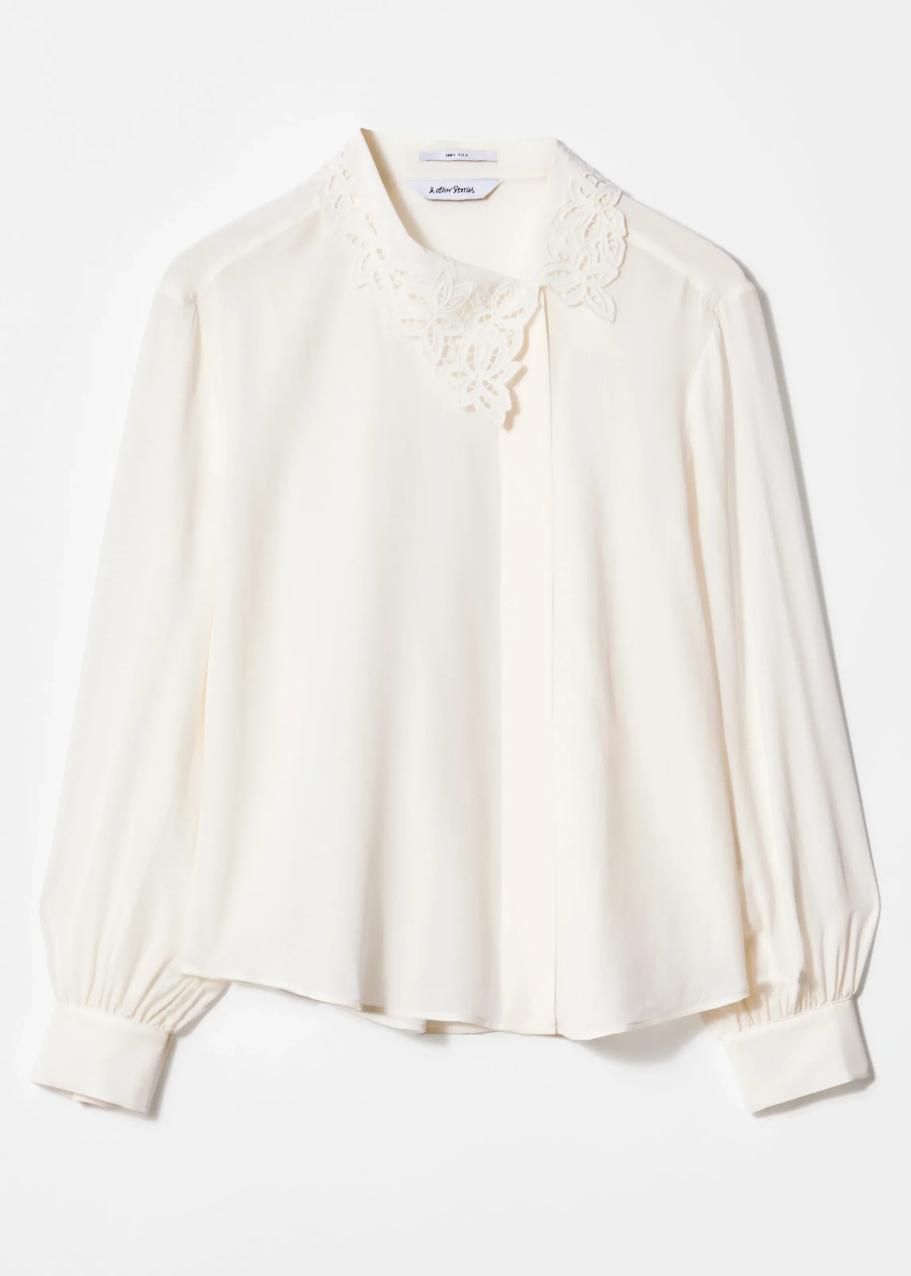 Seidenbluse mit asymmetrischem Kragen