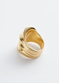 Skulpturaler Ring in Wellenform