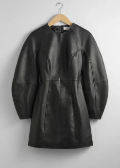 Skulpturales Minikleid aus Leder