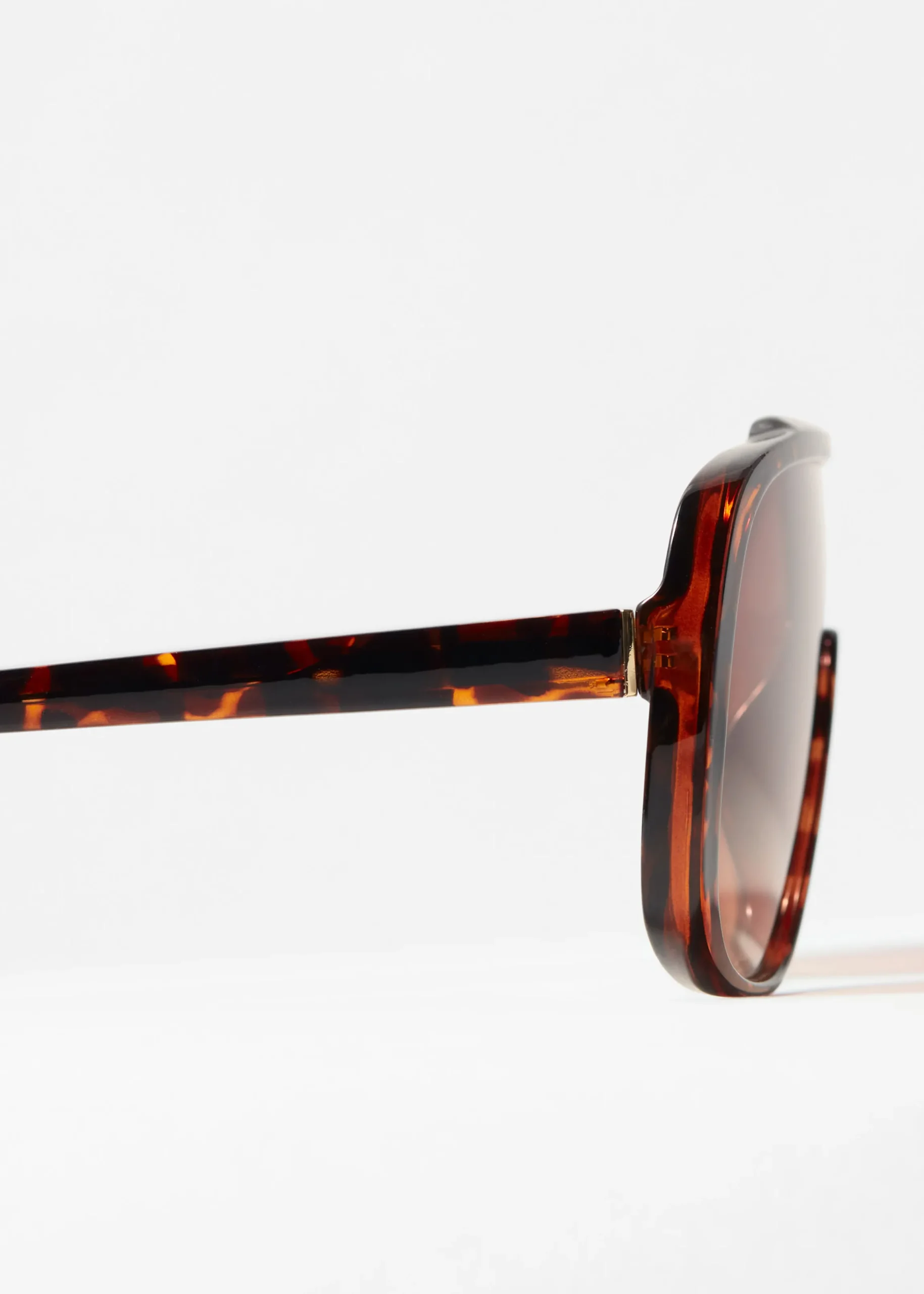 Sonnenbrille im Piloten-Stil