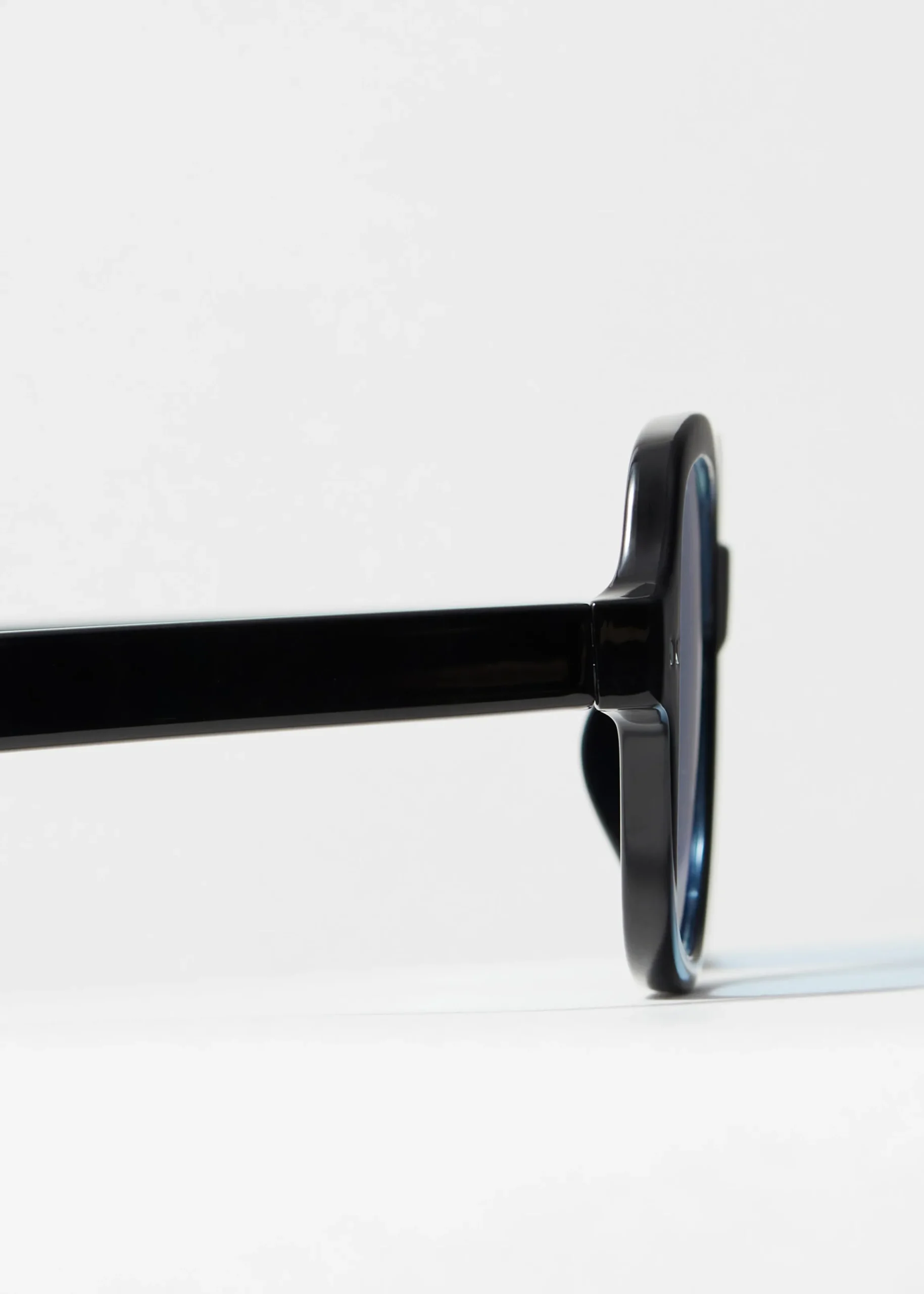 Sonnenbrille mit rechteckigem Rahmen