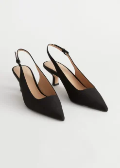 Spitz zulaufende Pumps mit Fersenriemen