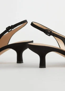 Spitz zulaufende Pumps mit Fersenriemen