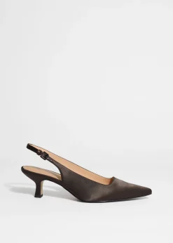 Spitz zulaufende Pumps mit Fersenriemen