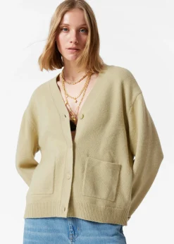 Strickjacke mit aufgesetzten Taschen