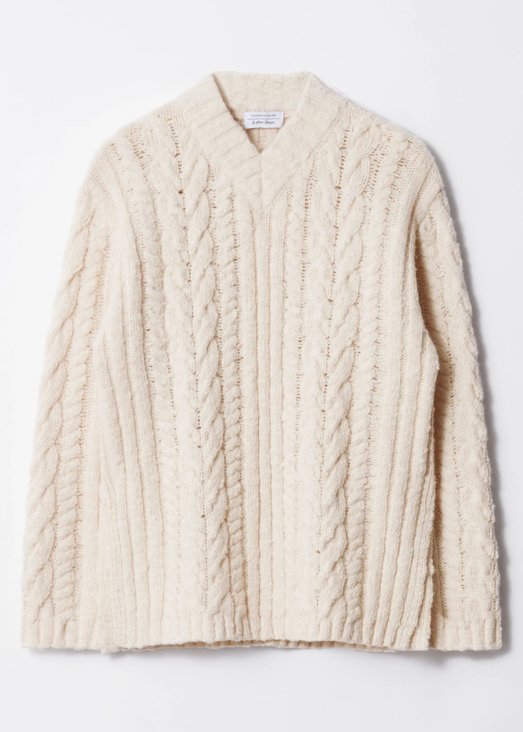 Strickpullover mit Zopfmuster und V-Ausschnitt