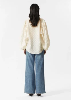 Strukturierte Bluse mit voluminösen Ärmeln