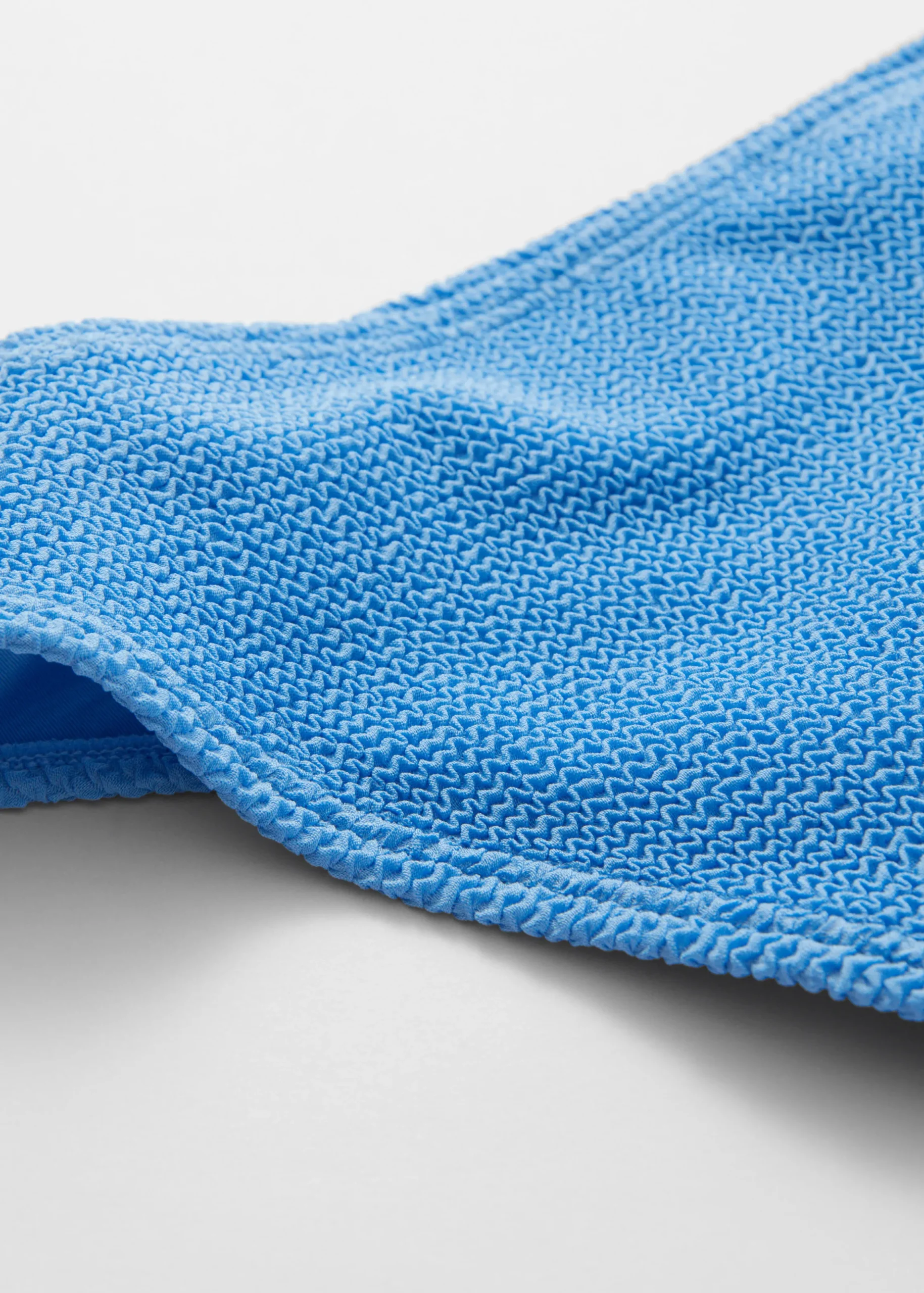 Strukturierte, hoch sitzende Bikinihose