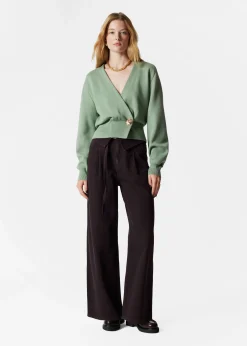 Taillierte Strickjacke in Wickeloptik