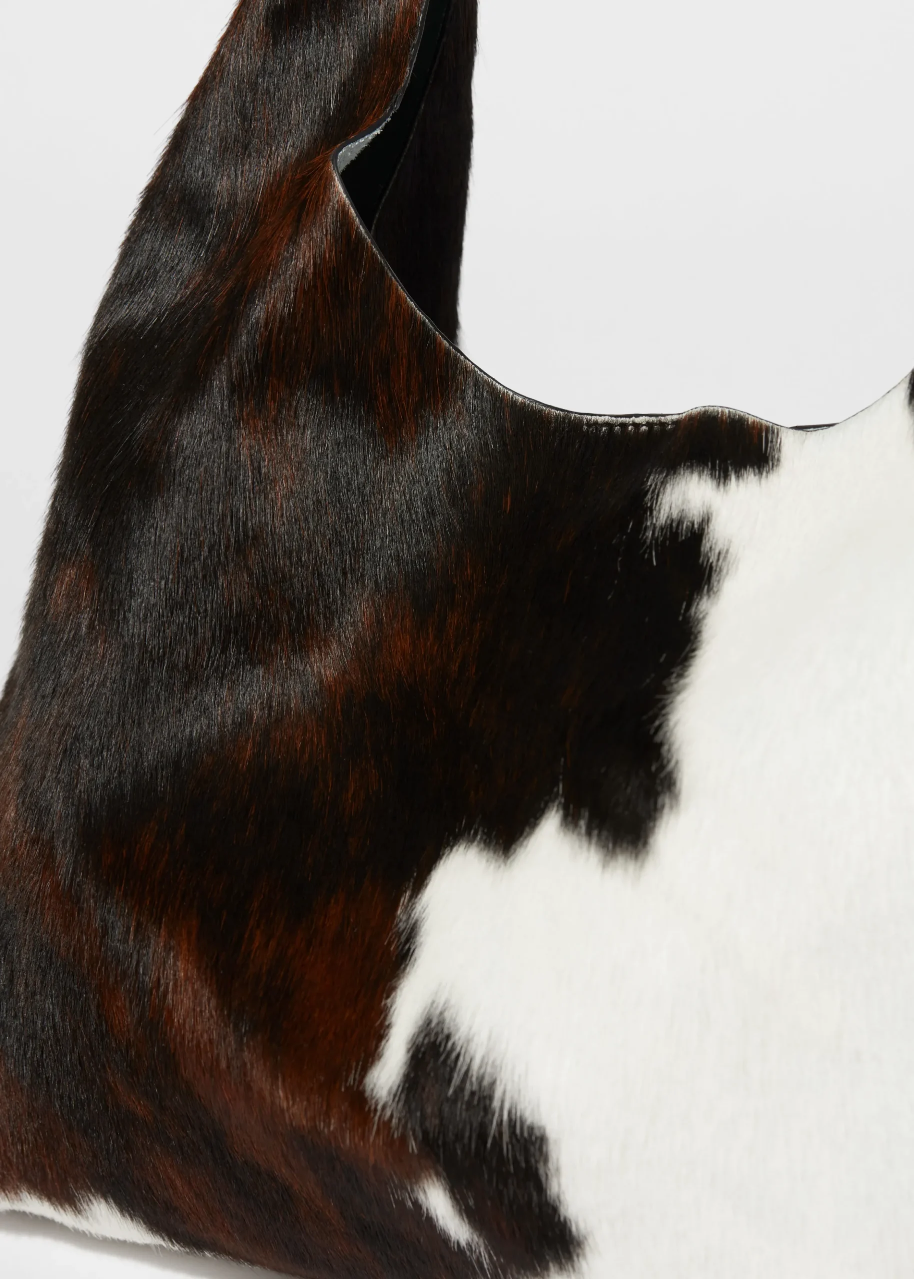 Tragetasche aus Leder mit Kuh-Print
