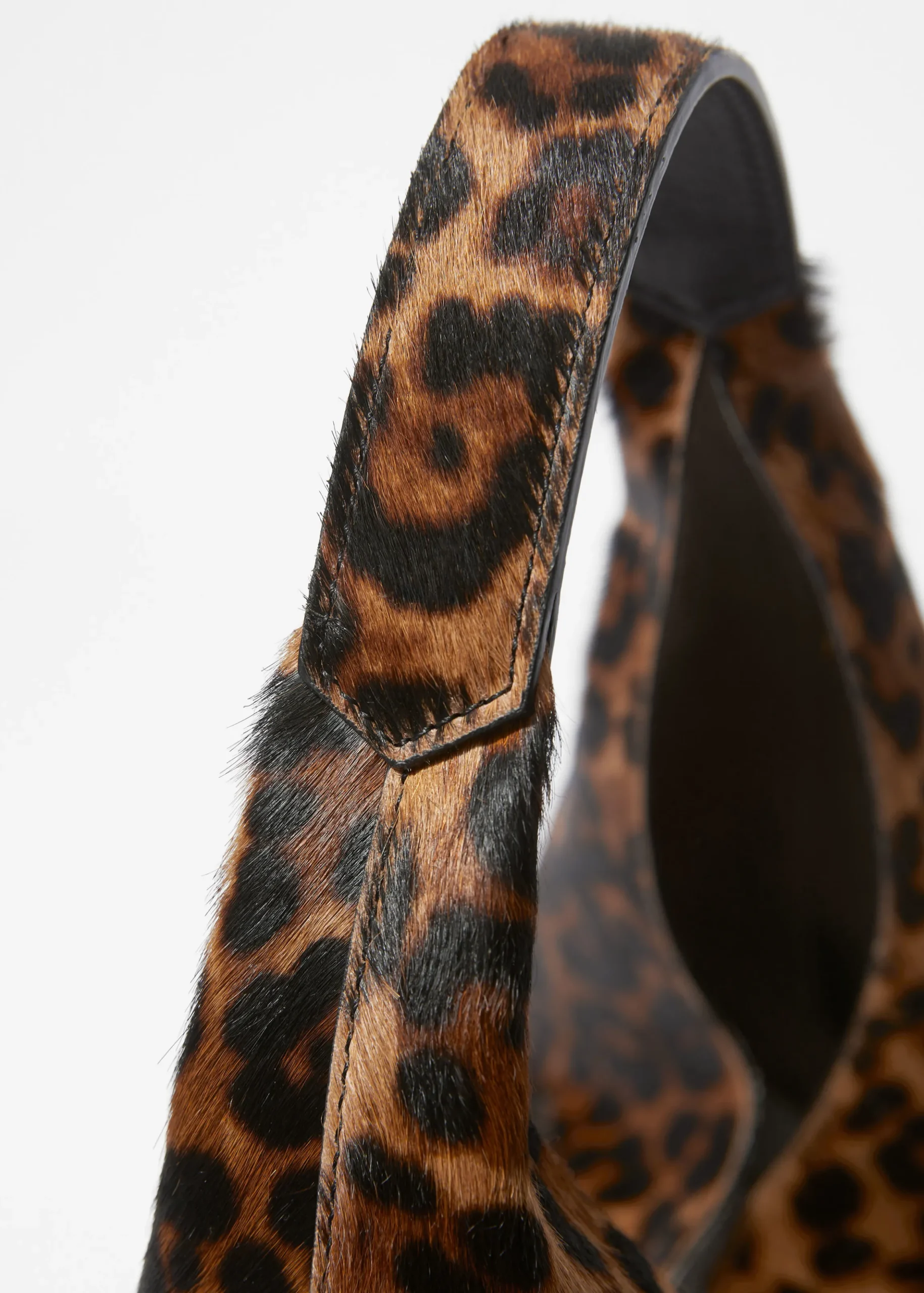 Tragetasche aus Leder mit Leopardenmuster