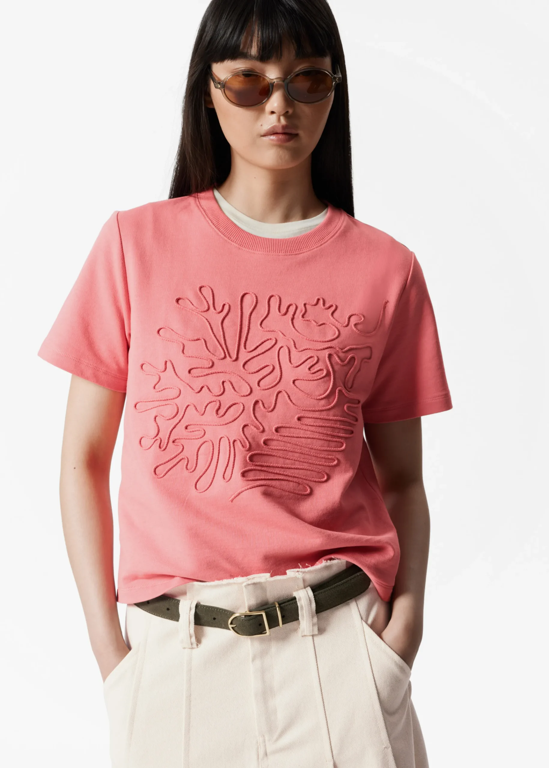 T-Shirt mit Blumenapplikation