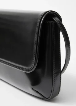 Umhängetasche aus glänzendem Leder