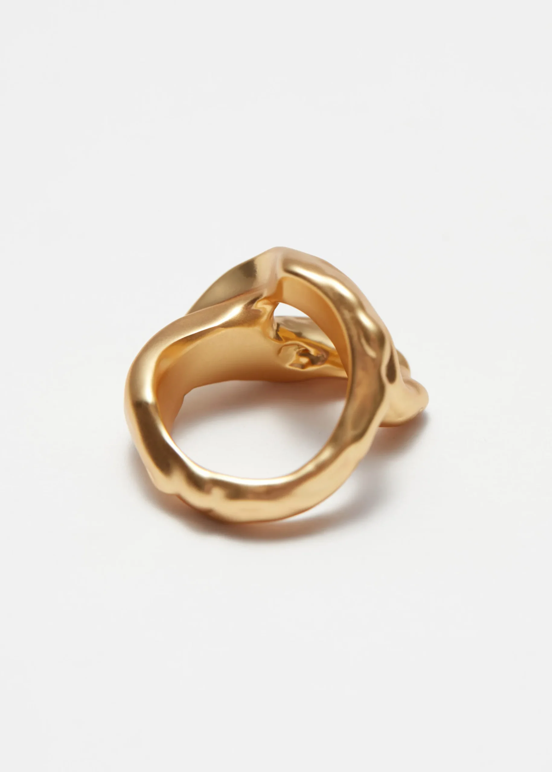 Unregelmäßig geformter Ring