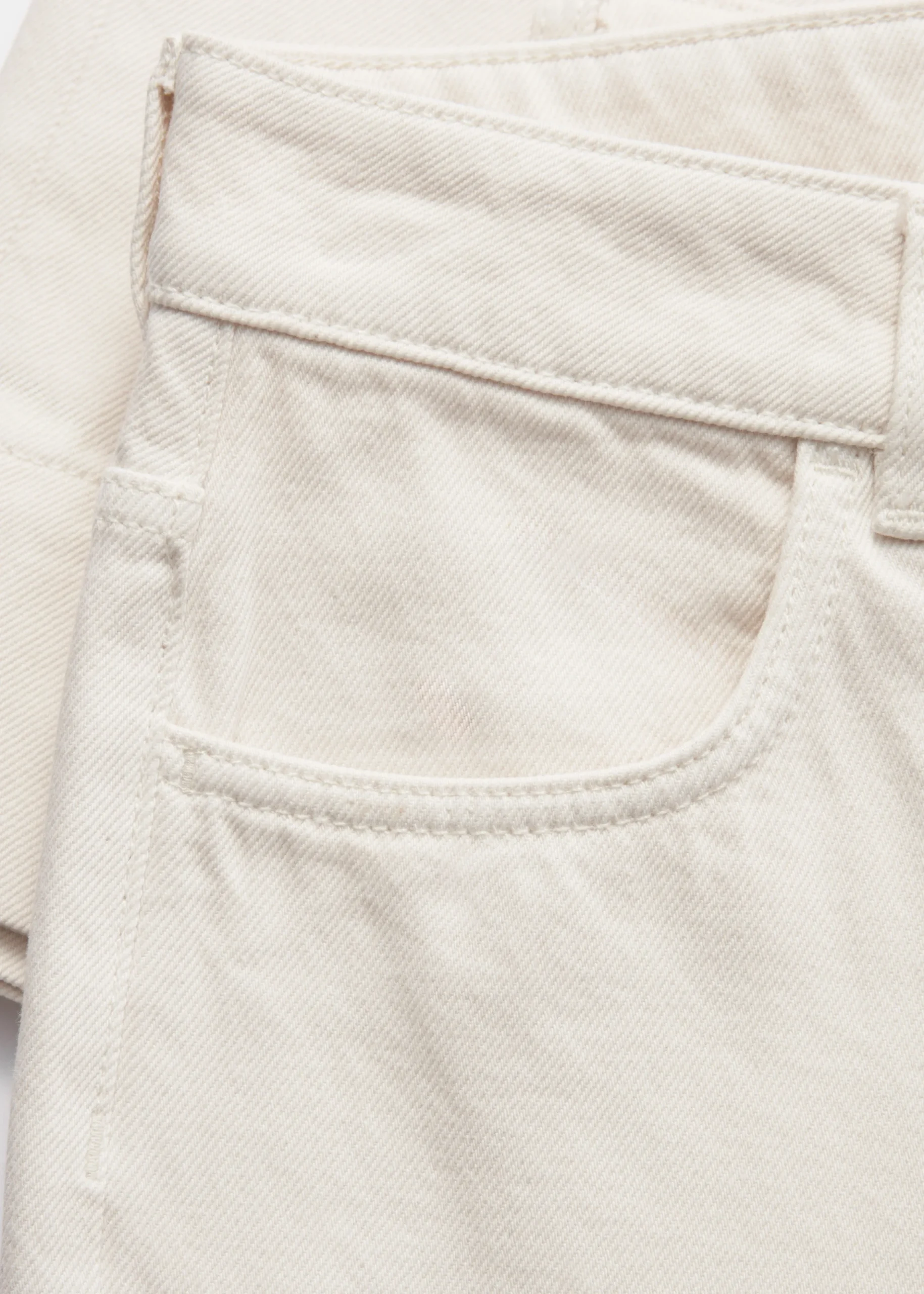 Verkürzte Jeans mit geradem Bein