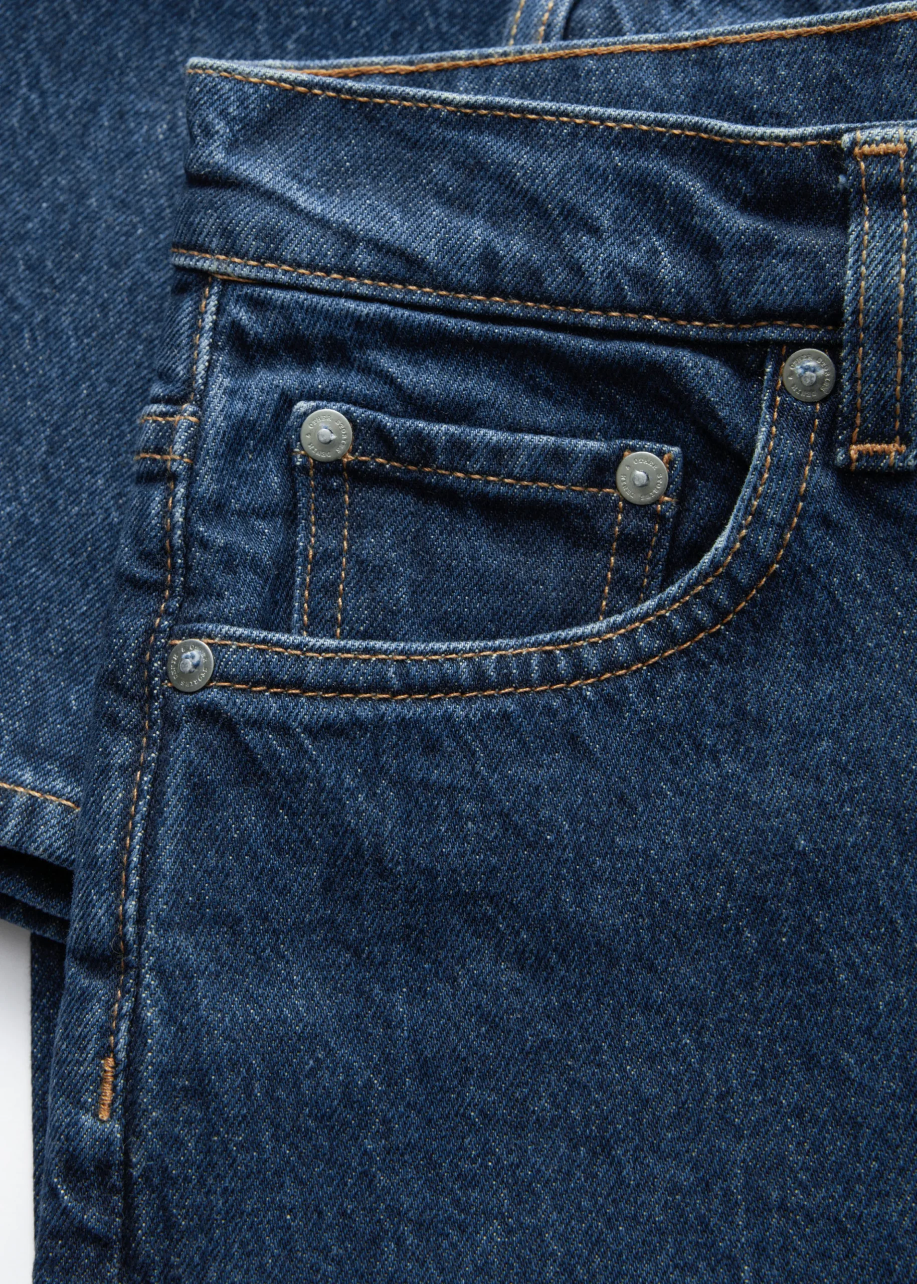 Verkürzte Jeans mit weitem Bein