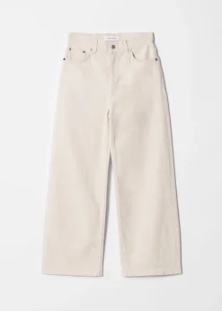 Verkürzte Jeans mit weitem Bein