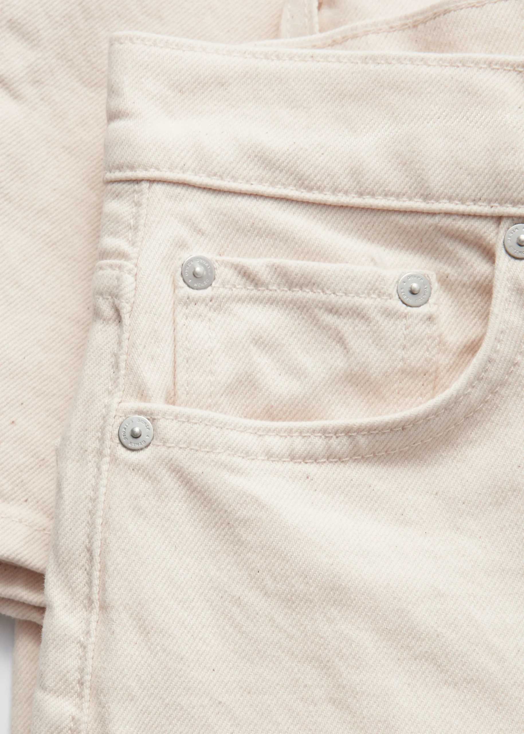 Verkürzte Jeans mit weitem Bein