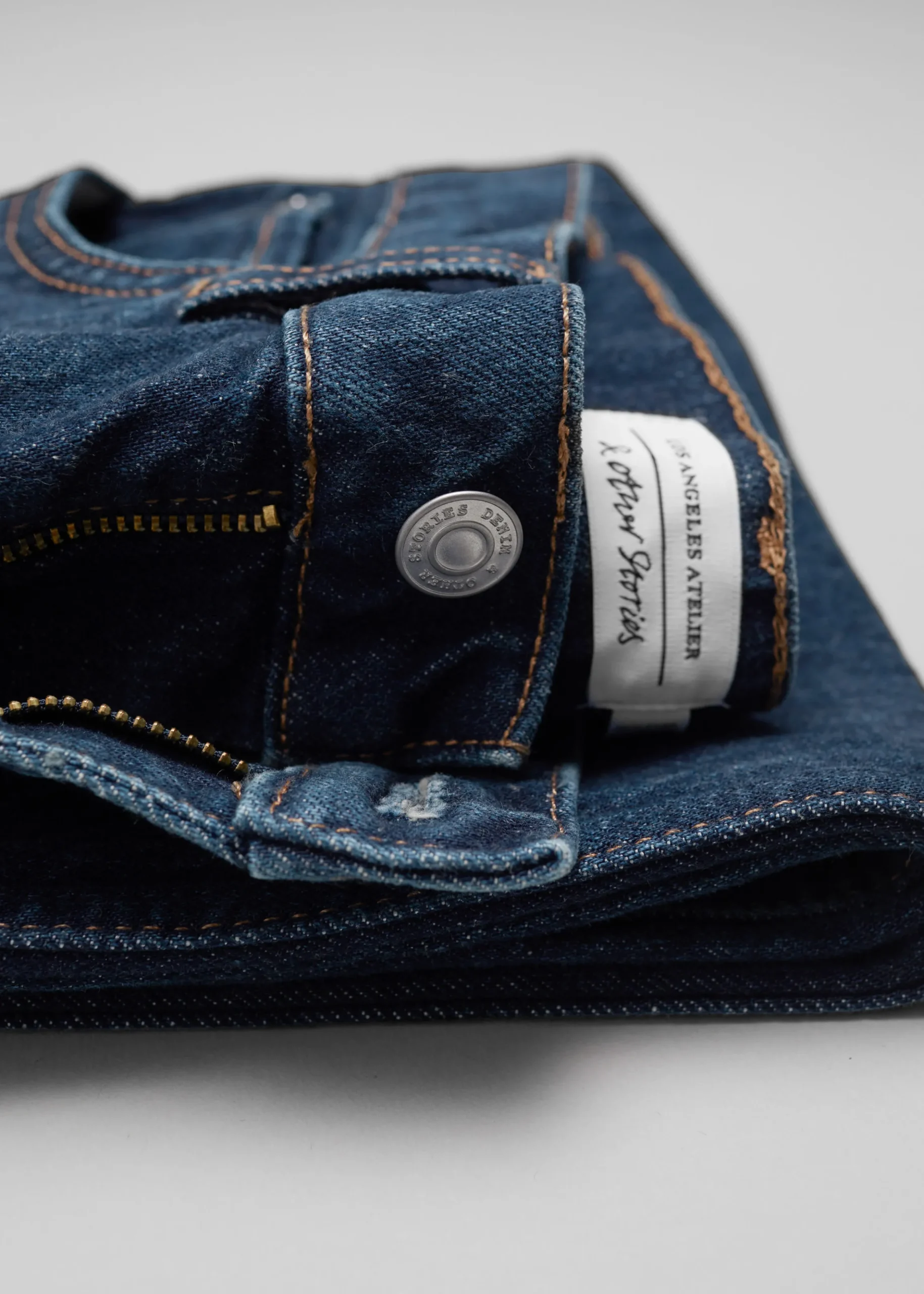 Verkürzte Jeans mit weitem Bein