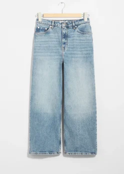 Verkürzte Jeans mit weitem Bein