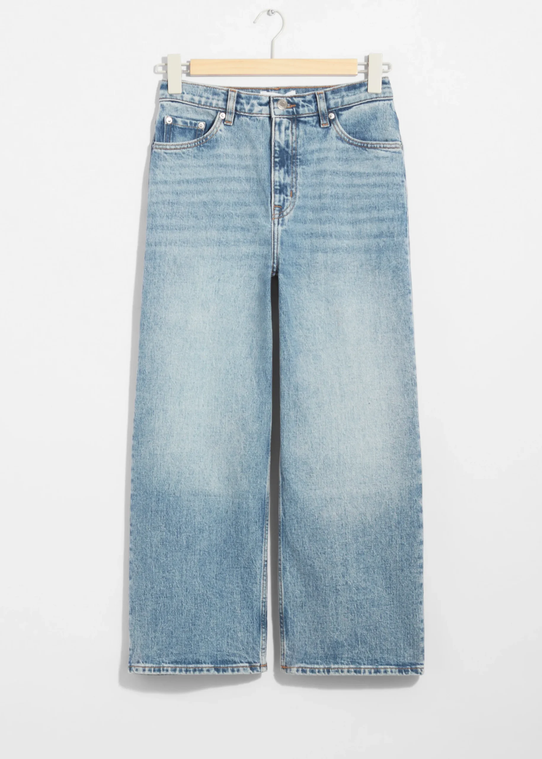 Verkürzte Jeans mit weitem Bein