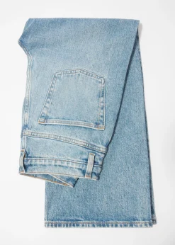Verkürzte Jeans mit weitem Bein