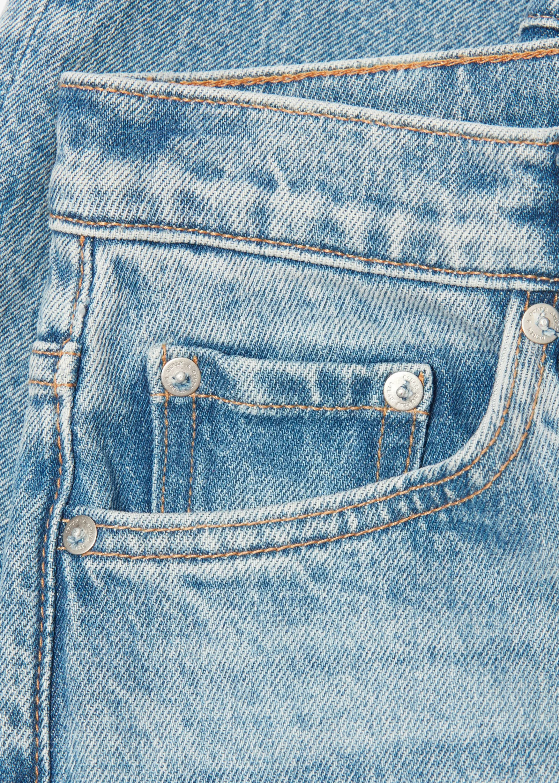 Verkürzte Jeans mit weitem Bein
