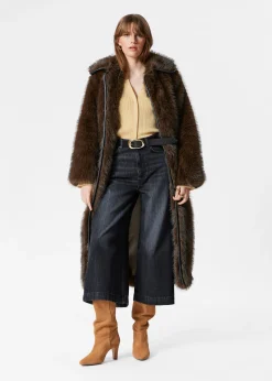 Verkürzte Jeans mit weitem Bein