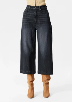Verkürzte Jeans mit weitem Bein