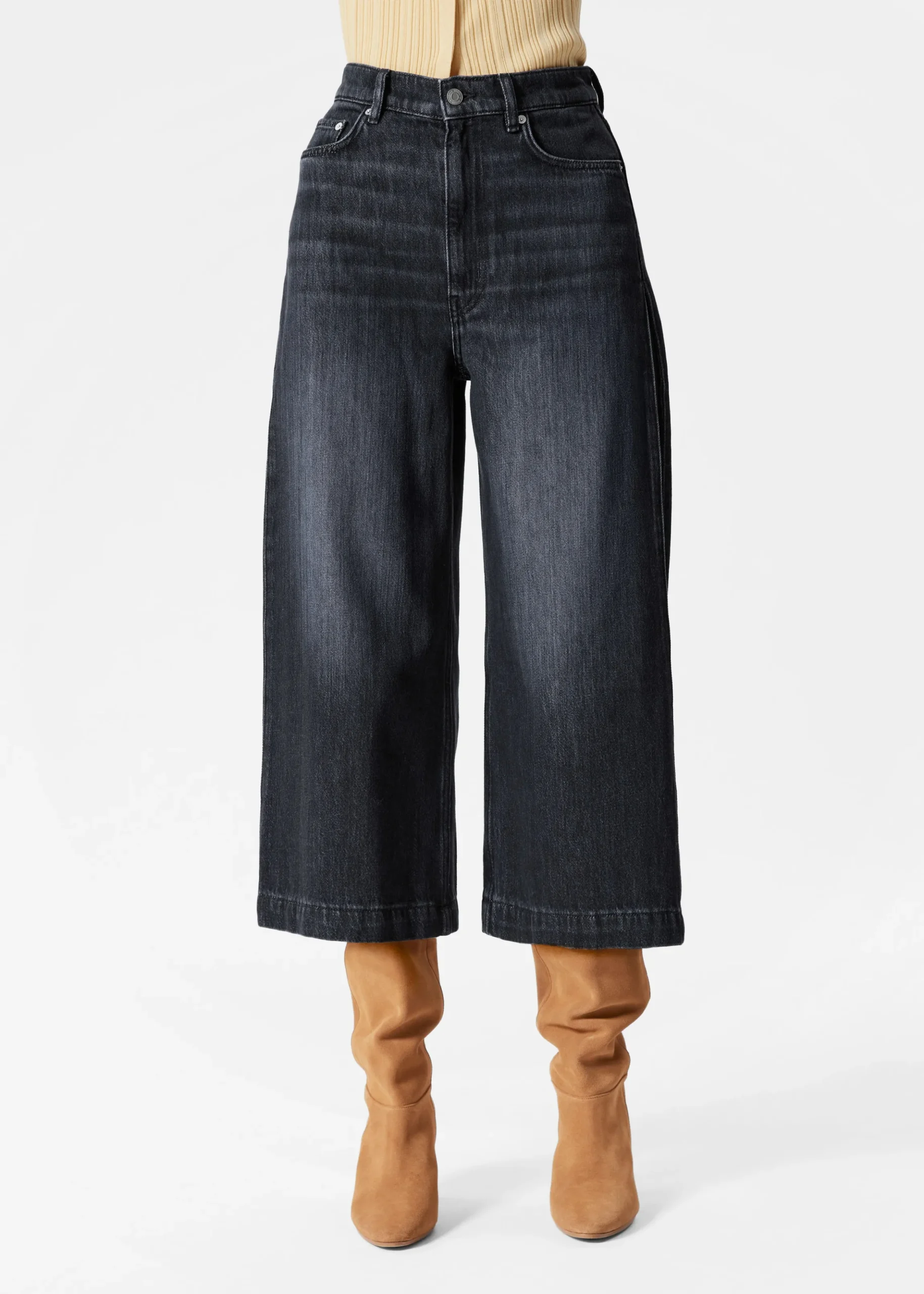 Verkürzte Jeans mit weitem Bein