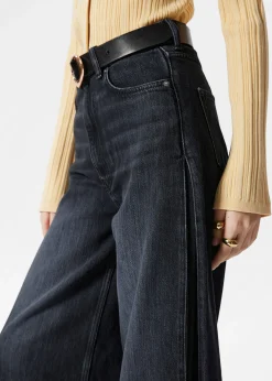 Verkürzte Jeans mit weitem Bein