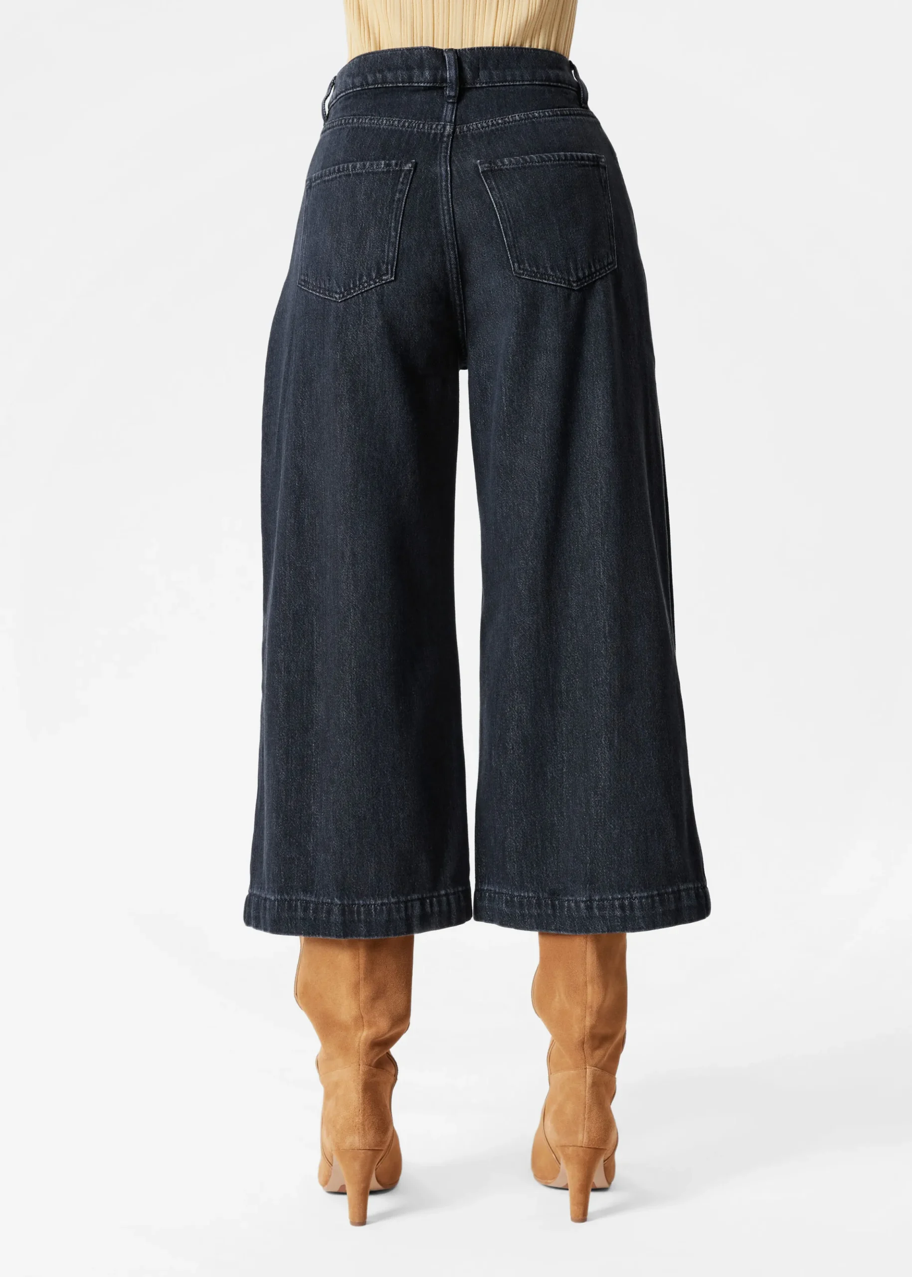 Verkürzte Jeans mit weitem Bein
