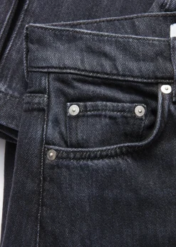 Verkürzte Jeans mit weitem Bein