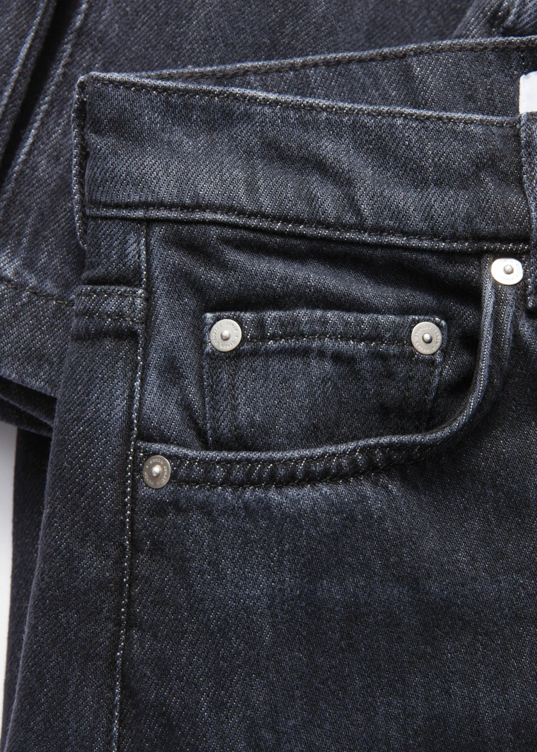 Verkürzte Jeans mit weitem Bein