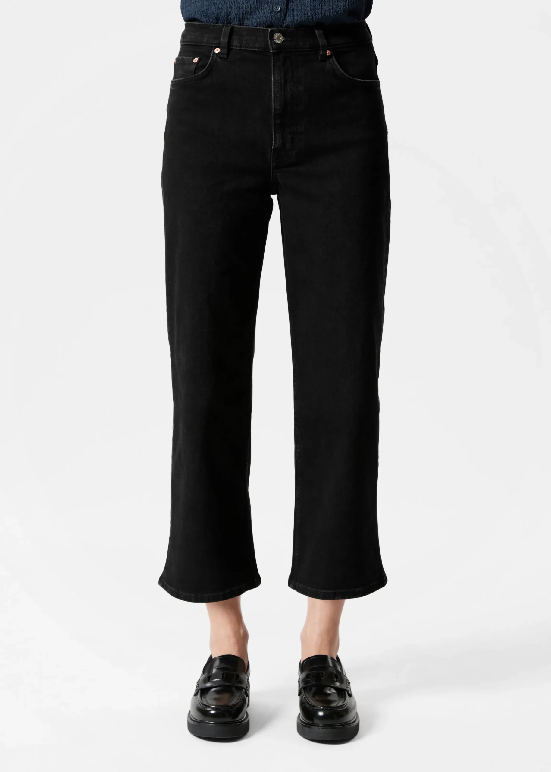 Verkürzte Jeans mit weitem Bein
